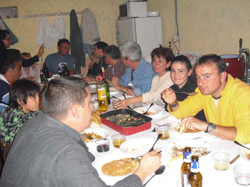 Un momento de la cena Un momento de la cena