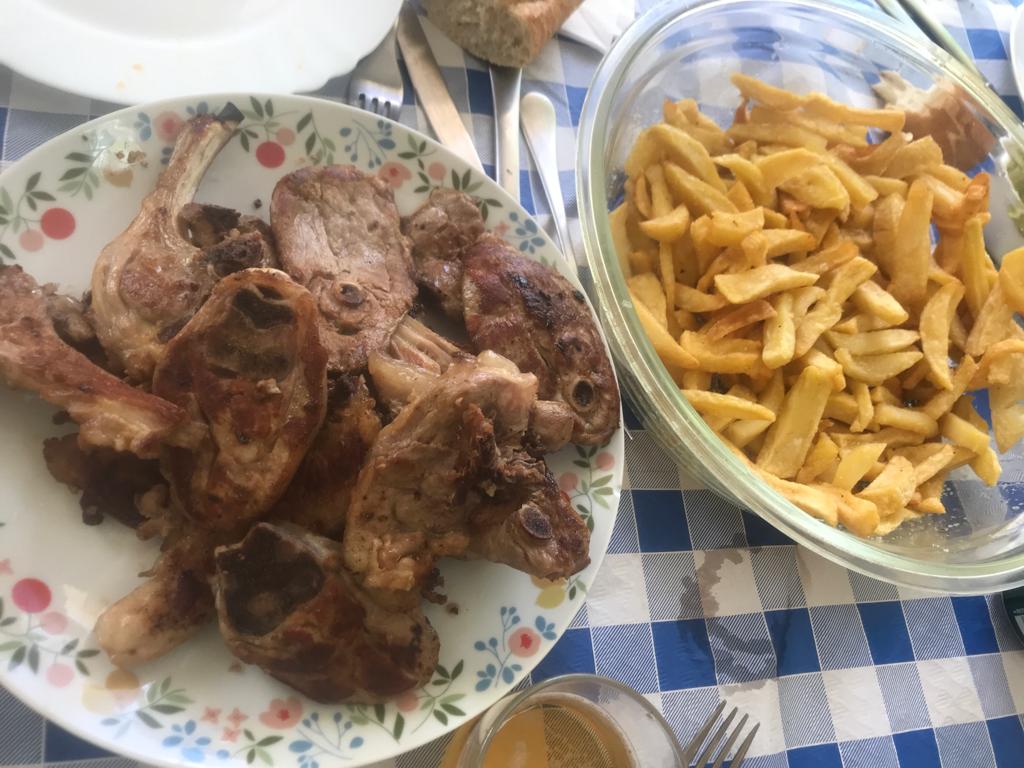 Chuletillas con patatas Chuletillas con patatas