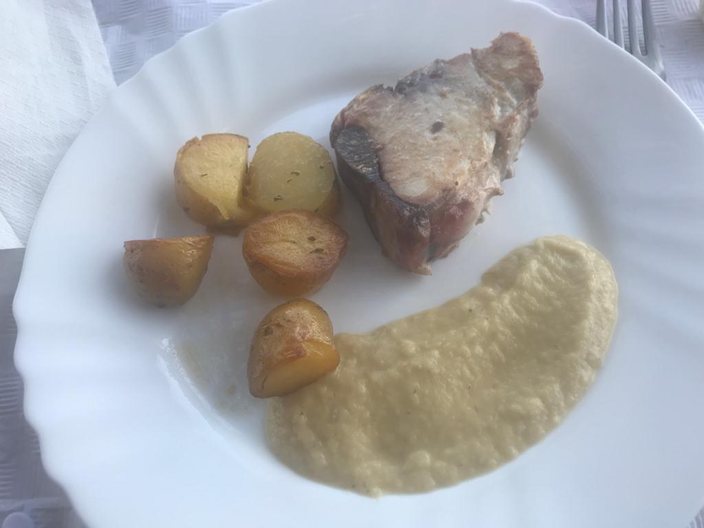 Bonito con salsa de escabeche Bonito con salsa de escabeche