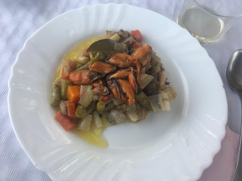 Verduras y mejillones en escabeche