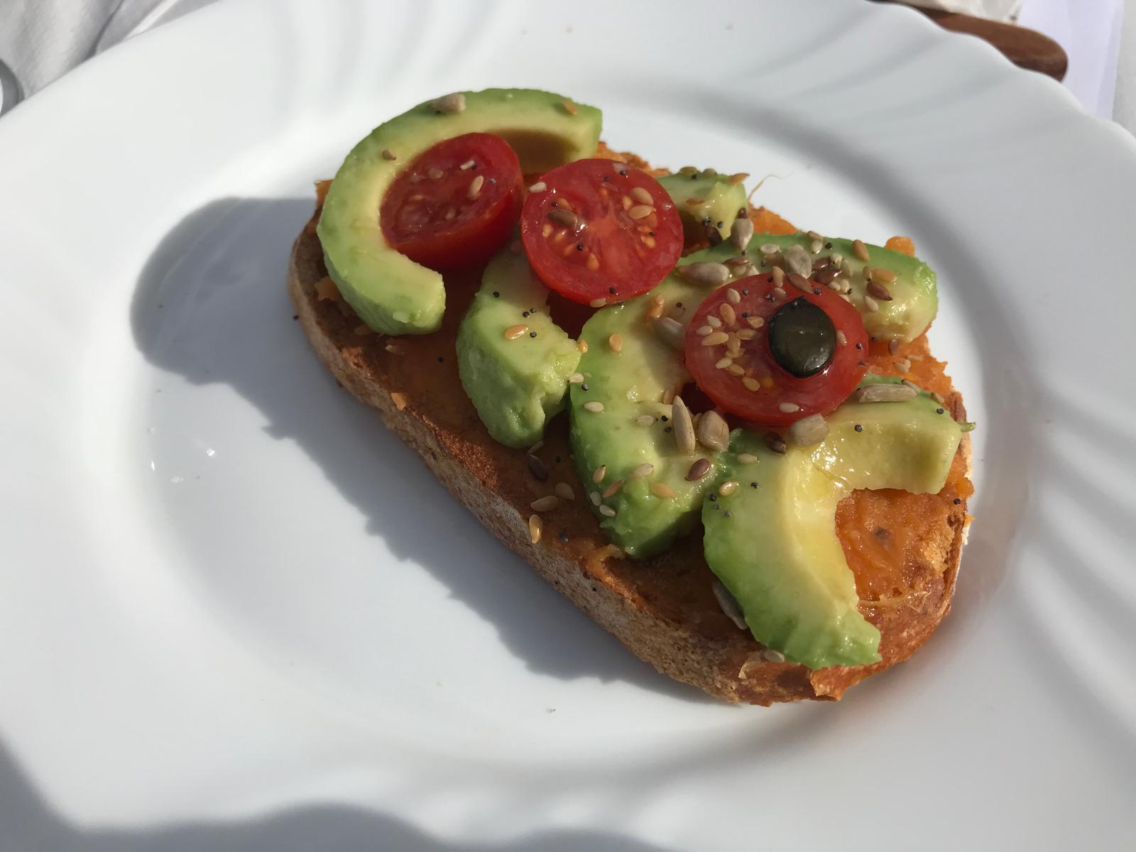 Tosta de boniato y aguacate Tosta de boniato y aguacate