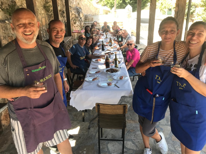 Dándonos la bienvenida Dándonos la bienvenida